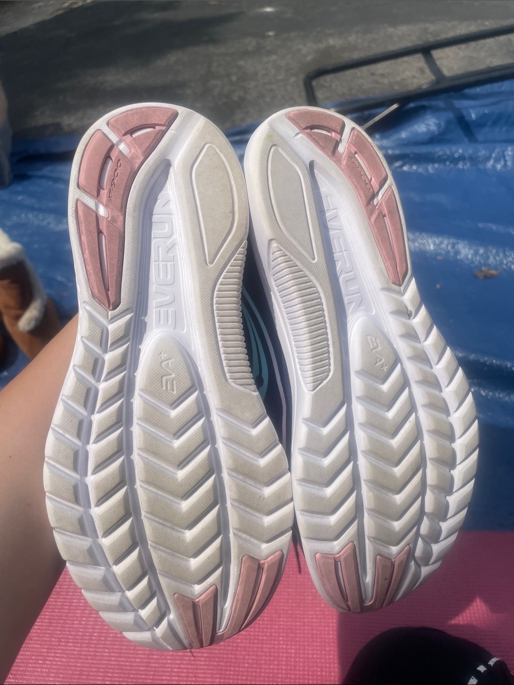 FormFit Running Shoes Women’s sneakers size 8.5 - Picture 2 of 3